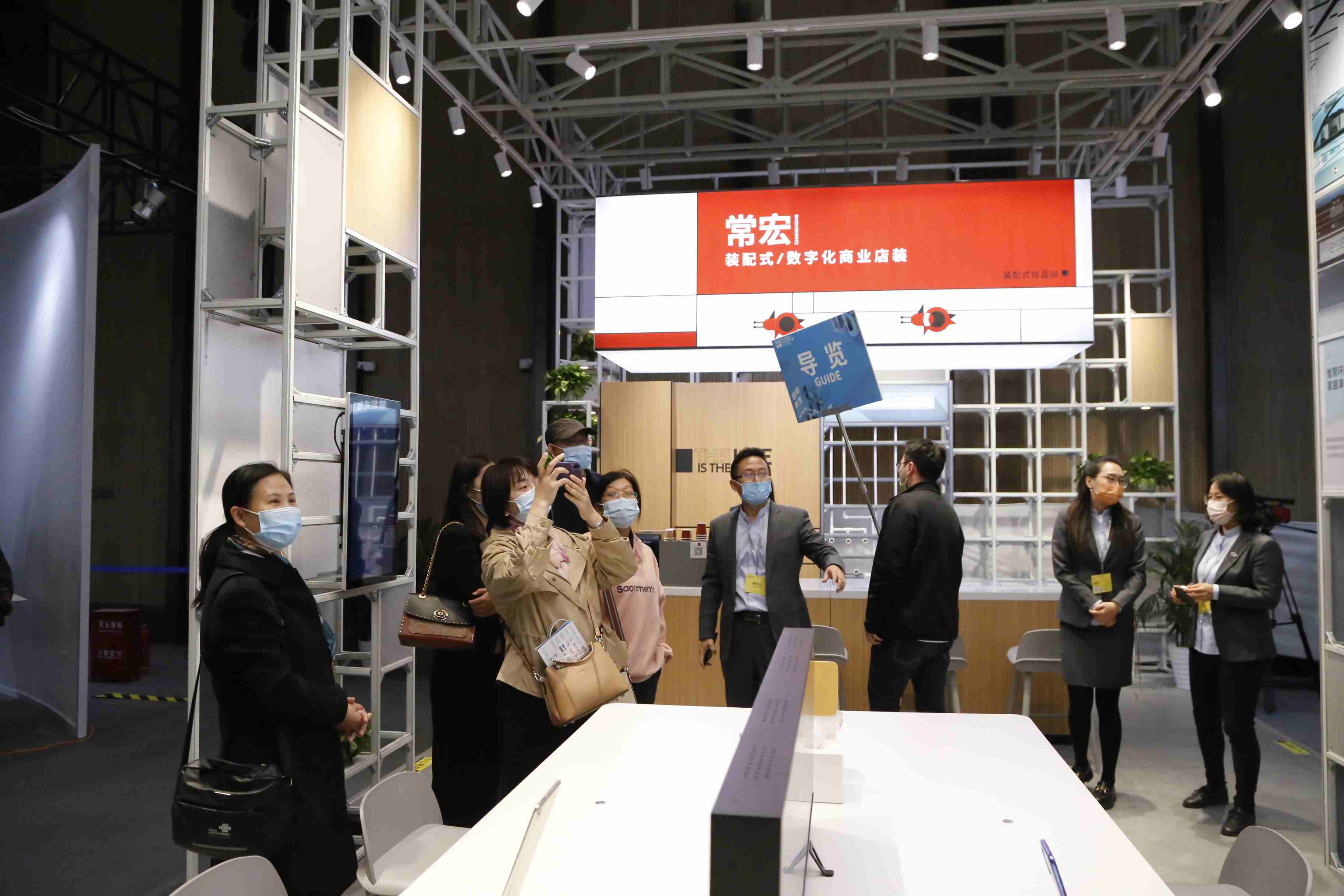 常宏聚焦“低碳、裝配式、數(shù)字化店裝”展出商業(yè)店裝系統(tǒng)集成