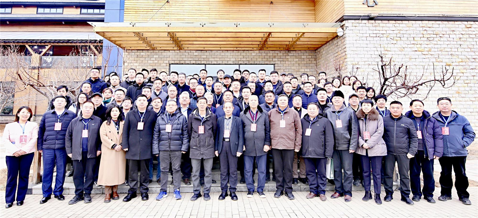 冀裝協(xié)三屆四次理事會(huì)暨常務(wù)理事會(huì)召開(kāi)，常宏榮獲多項(xiàng)獎(jiǎng)項(xiàng)