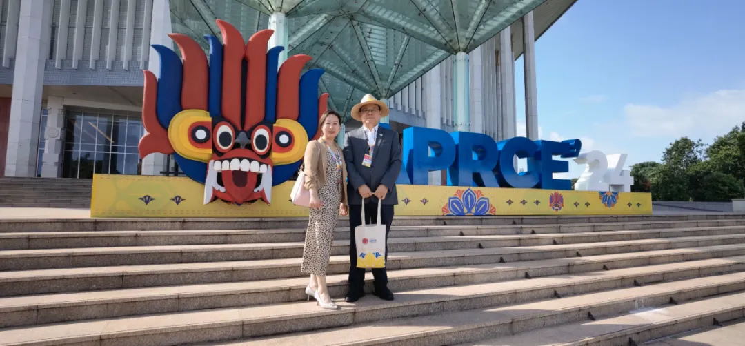 常宏集團董事總經(jīng)理王躍、常宏進出口貿(mào)易有限公司執(zhí)行總經(jīng)理李華隨中國代表團赴斯里蘭卡參加第二十一屆亞太零售商大會暨展會